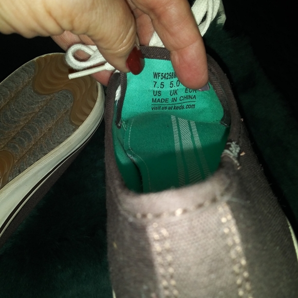 Brown Vans deck shoes.  Size 7.5 - Picture 3 of 4